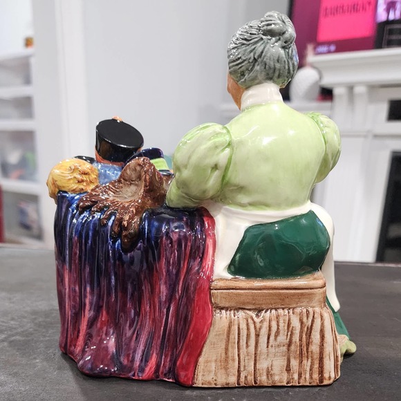 Royal Doulton The Wardrobe Mistress - Picture 5 of 8